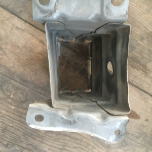 Кронштейн усилителя бампера TOYOTA Caldina/Corona AT190 перед, прав