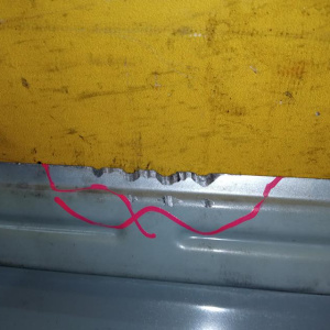 Крыло Audi A6 C6/4F2/4F5 '2004-2008 перед, лев (дефект, глубокие царапины) 4F0821103A