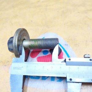 Болт шкива коленвала Toyota 90119-16004 Harrier MCU15 1MZ/3MZ/1GR/2GR/3GR/4GR ключ на 22