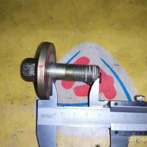 Болт шкива коленвала Toyota Granvia VCH16 5VZ ключ на 19