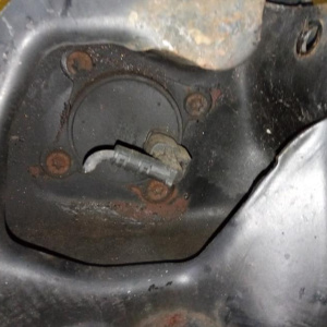 Ступица Ford CAP Focus 2 зад, лев без суппорта и диска 1355136