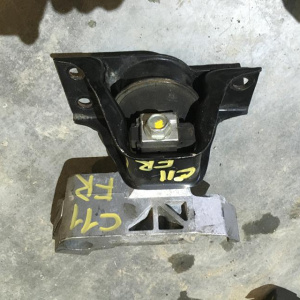 Подушка двигателя Nissan MR18 C11 с кронштейном перед, прав 11210-ED800