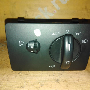 Переключатель света Ford Focus 2 CAP RHD-правый руль (без туманок) 4M5T-13A024-FA 1312824