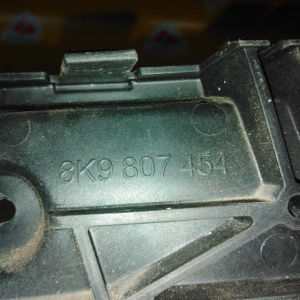 Крепление бампера Audi A4/A4 Avant B8/8K5 '2007-2012 Wagon направляющая слева зад, прав 8K9807454