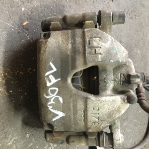 Суппорт Nissan V36 Skyline перед, лев