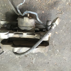 Суппорт Nissan V36 Skyline перед, лев