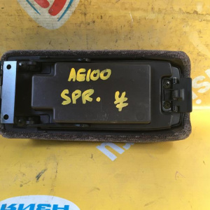 Бардачок Toyota Sprinter AE100 подлокотник