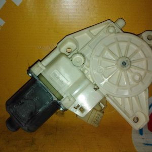 Мотор стеклоподъемника Mercedes C-Class W204/W212 перед, лев A2048200142