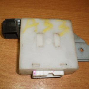 Блок управления дверьми Nissan Cefiro A33 28595-2Y020