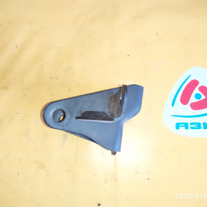Крепление подушки ДВС Toyota 1AZ-FE RAV4 ACA21 4WD m/t зад. R
