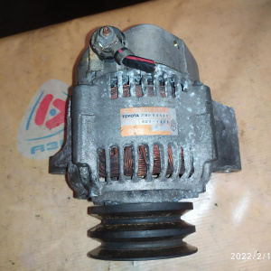 Генератор Toyota 3C-TE Lite Ace Noah/Town Ace Noah CR40/CR50 без вакуум Bus 3 конт. овал. 90 ампер 27060-64400