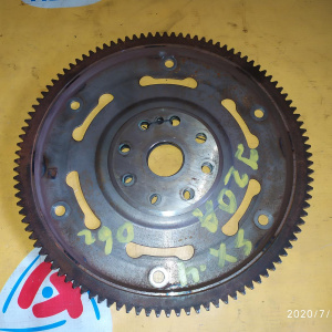 Маховик Suzuki J20A SX4 YB41S a/t диаметр по центрам болтов 212 мм, диаметр отверстия под болт 9 мм. 22620-60G51