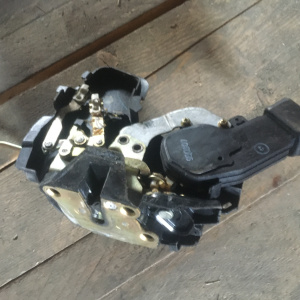 Замок двери Toyota SXV20 Camry Gracia перед, лев