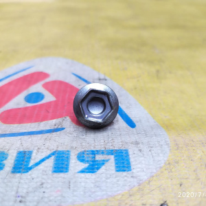 Болт маховика Suzuki 09103-08421 SX4/Swift/Aerio HT51S M13A/M15A/M18A/J20A a/t на гидромуфту ( без напровляющей )