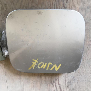 Лючок бензобака Nissan Dualis/Qashqai NJ10