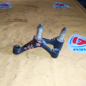 Крепление подушки ДВС Honda ZC Integra DC1/DB6 a/t S4MA/M4MA перед, прав S5A / 50825-SR3-950