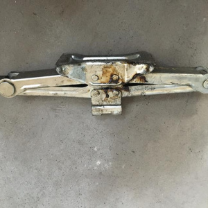 Домкрат Toyota AE101 09111-12130 700 кг.