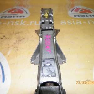 Домкрат Toyota AE100/CE100/EE100/AE101/SV20/VZV21/AT170/CT170/ST170/ST180/ST182/EL44/EP70 09111-12130. 09111-20060. 700 кг.