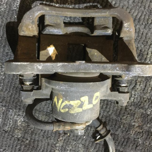 Суппорт TOYOTA NCP31/NCP61/NCZ20/NCZ25/NNP10/NNP11/NNP15 Raum перед, прав ПОД ДИСК 255 *22 4773052170