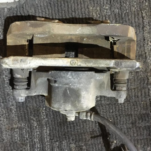 Суппорт HONDA RB1/RB2 Odyssey перед, лев