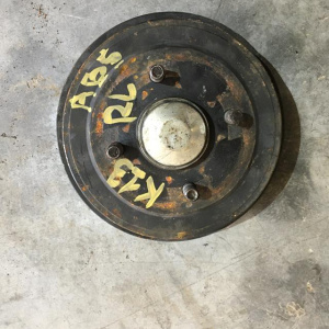 Ступица Nissan K13 March зад, лев ABS. Барабанные тормоза. В сборе.