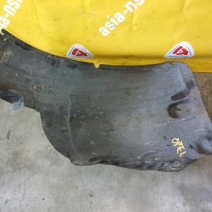 Подкрылок Opel Astra H A04 перед, лев задняя часть 13125604