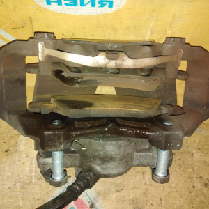 Суппорт Mercedes W212 E-Class перед, лев TRW с креплением под диск 322 мм A2044213581
