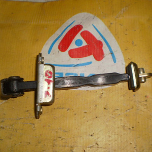 Ограничитель двери Nissan Cube Z10 зад, лев