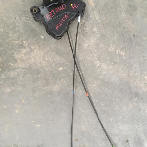 Замок двери Toyota ZZT240 Allion/Premio перед, лев