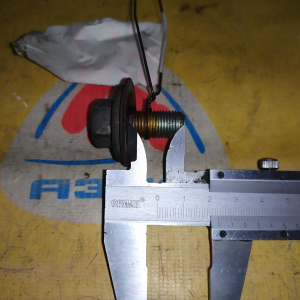 Болт шкива коленвала Toyota 90105-12051 Lite Ace Noah/Town Ace Noah KR42 7K-E ключ на 19