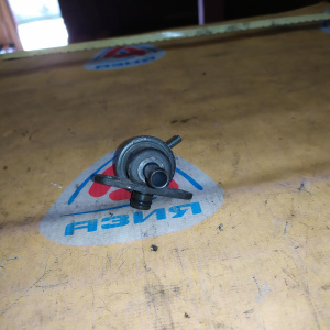 Регулятор давления топлива Mazda FP3413280 / 1100-12G80 Familia/Capella BJ5P/GF8P FP шланг на хомуте