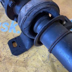 Кардан TOYOTA JZX90 a/t ДЕФЕКТ ПОДВЕСНОГО