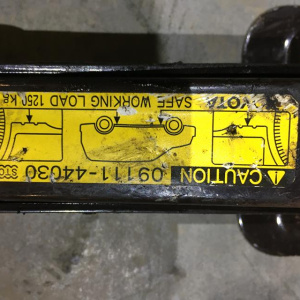 Домкрат Toyota Ipsum ACM21/ACM26/ACR30/MCR30/ACR40/MCR40 09111-44030. 90111-28090. 1250 кг.