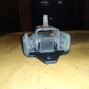 Подушка двигателя Nissan ZD30 Safari Y61 4WD m/t под мкпп L=R R 11320-VB910