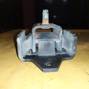 Подушка двигателя Nissan ZD30 Safari Y61 4WD m/t под мкпп L=R R 11320-VB910
