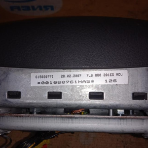 Подушка безопасности Volkswagen Touareg 7LA/7L6 '2002-2010 вод.мультируль 7L6880201EG  (с зарядом) 7L6880203B2K7