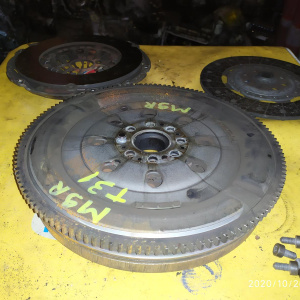 Маховик Nissan M9R X-Trail T31 4WD m/t демпферный + корзина 8200705976 8200743592 / 8200705973