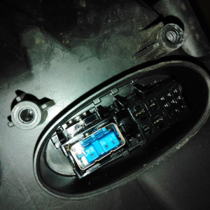 Фара Mercedes E-Class W212 лев HID-ксенон Адаптив. в сборе (дефект, сломано нижнее крепление) A2128201961