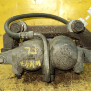 Суппорт Jeep WH/WK EVA '2005-2011 перед, лев 5143693AA 2 поршня Grand Cherokee