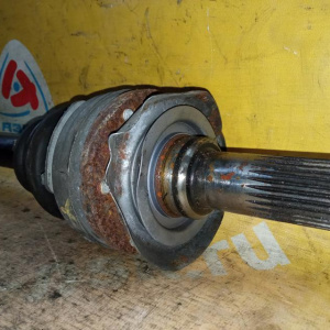 Привод BMW E84 X1 N46N/N46B20BD зад, лев LK=80MM/D=27MM с фланцем (дефект пыльника наруж.) 33207605493