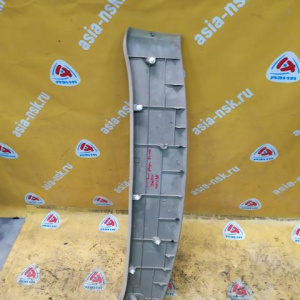 Обшивка двери Toyota Harrier MCU30 верх R 64783-48040