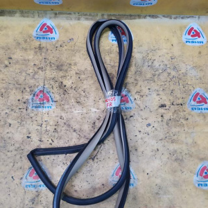 Уплотнительная резинка дверей Toyota Harrier GSU35 перед, прав