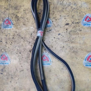 Уплотнительная резинка дверей Toyota Harrier GSU35 зад, лев