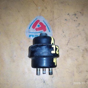Подушка двигателя Toyota 1JZ-GE/2JZ-GE Mark II JZX93/JZX105/JZX115/JCE15/JCG15/JZS153/JZS173 4WD a/t зад на акпп R 12371-46130/12371-46240