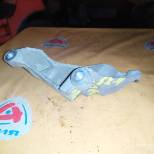 Крепление подушки ДВС Suzuki J20A SX4 YA41S/YB41S '05.2006- 2WD a/t 50-40LE зад. R 1174080J00