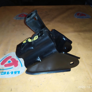 Крепление подушки ДВС Suzuki J20A SX4 YA41S/YB41S '05.2006- 2WD/4WD a/t 50-40LE перед. F 1176180J00