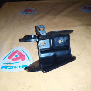 Крепление подушки ДВС Suzuki J20A SX4 YA41S/YB41S '05.2006- 2WD/4WD a/t 50-40LE перед. F 1176180J00