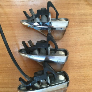 Глазок на крыло Toyota Chaser/Mark II GX90 L обрезан провод