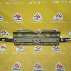 Решетка радиатора Chevrolet TrailBlazer GMT360/GMT370/KC в сборе с планкой (трещины) 89044659