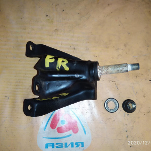 Крепление подушки ДВС Honda D15B Civic/Domani EK3/MB4 CVT M4VA ( низ ) перед, прав н 50843-S04-990 + 90133-S04-000